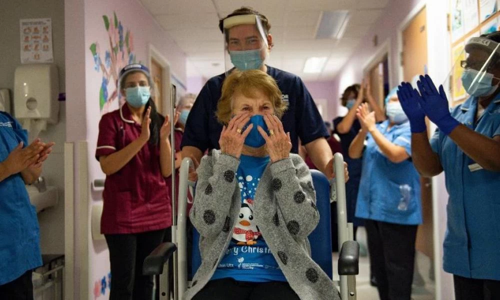 Κορονοϊός - Βρετανία: Πάνω από 26 εκατ. έχουν κάνει την πρώτη δόση